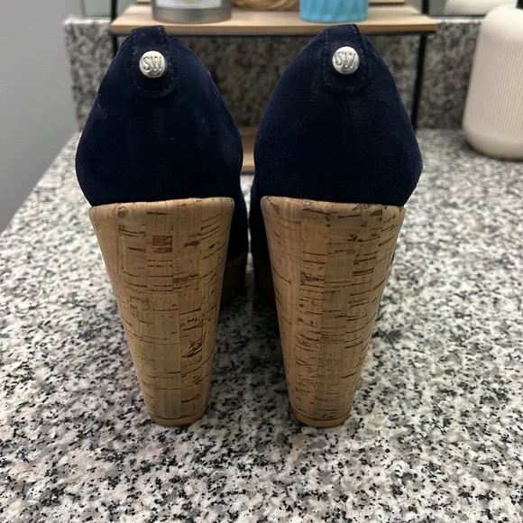 Size 7 Stuart Weitzman heels - Picture 3 of 5